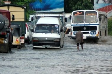 

Most of the roads including some of the areas of Baseline Road had been flooded and causing heavy traffic due to the heavy rains, Police Emergency Division said.
